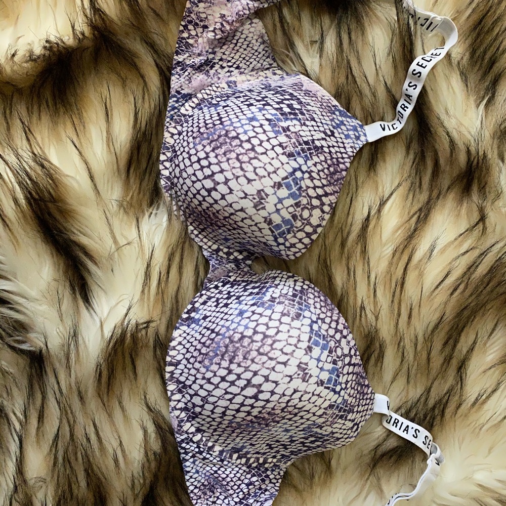 Victoria Secret T-shirt lightly lined Demi 34DDD